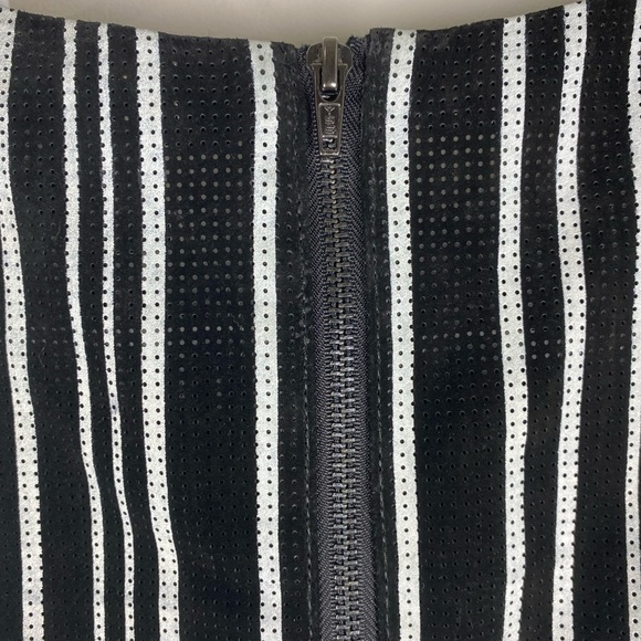 ASOS Black and White Striped Crop Top Leather Sleeveless Size 0 - Picture 4 of 7